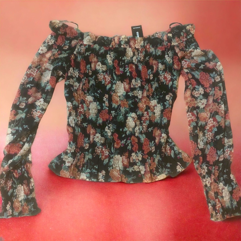 EXPRESS Black Boho Floral Top. Small Black w foral print NWT